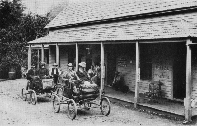 locomobiles circa 1901 at Crocker Stn